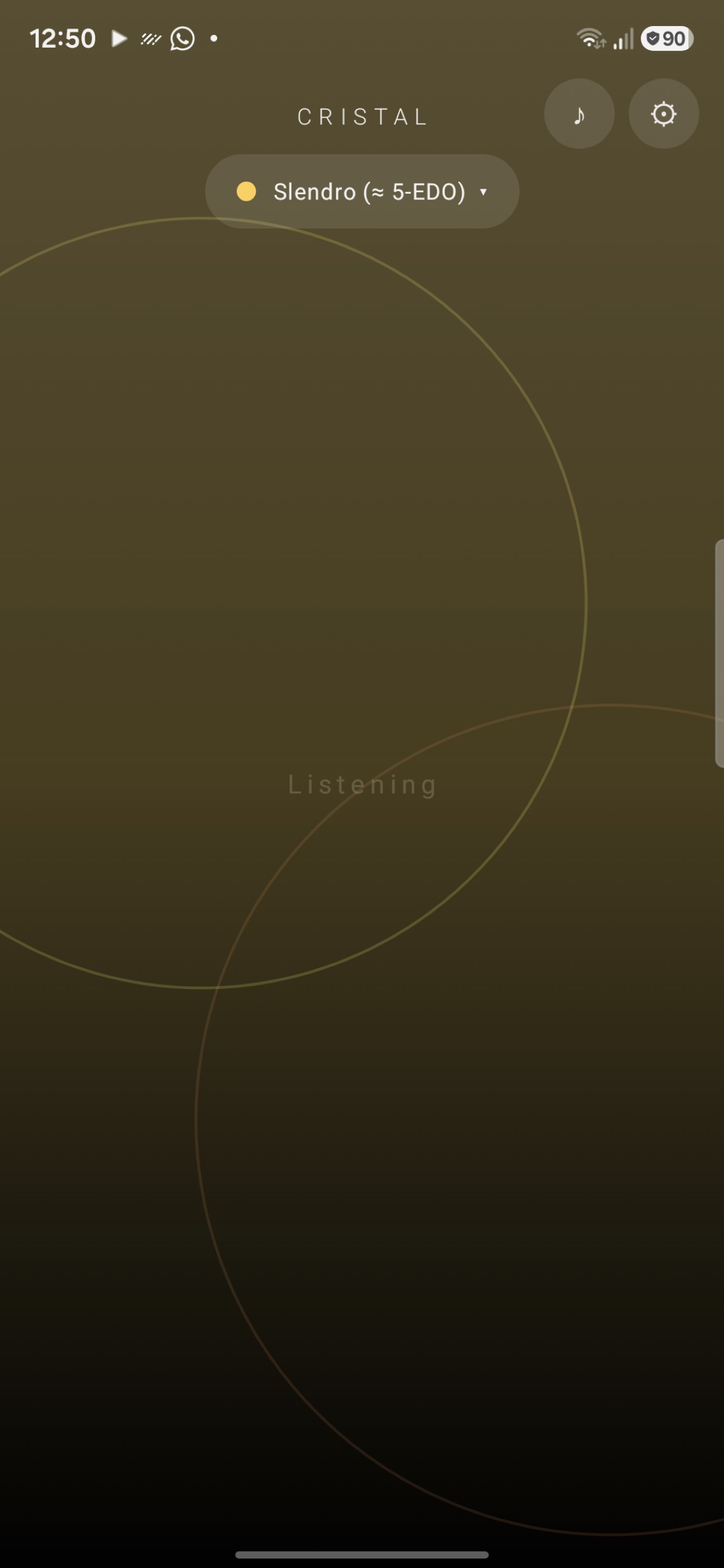 Cristal en Android: aros concéntricos dorados sobre un degradado oscuro, escala Slendro, en modo Escuchar